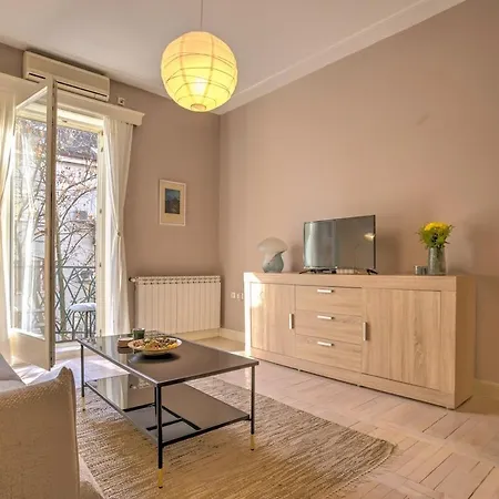 Kalemegdan Ii 公寓 *